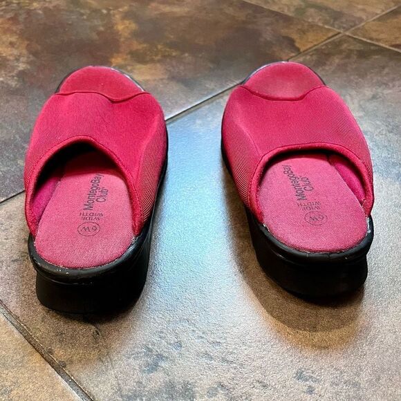 Montego Bay Club Women’s Red Stretch Slip ons Size 6 Wide - Picture 5 of 11
